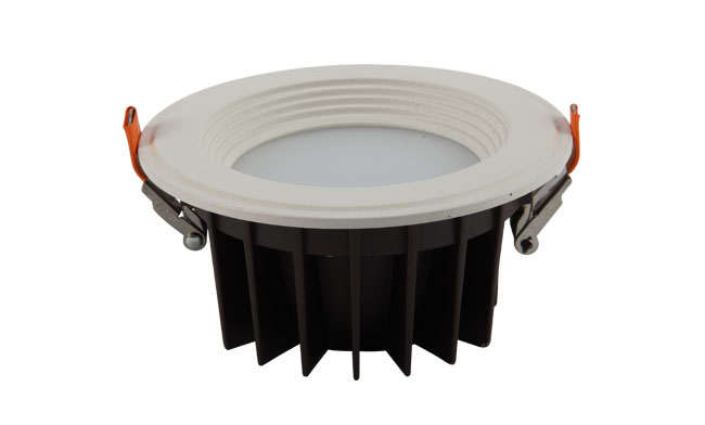 華輝照明LED筒燈驅(qū)動(dòng)為恒流隔離外置驅(qū)動(dòng)，便于安裝維護(hù)，與光源板實(shí)現(xiàn)完美匹配。