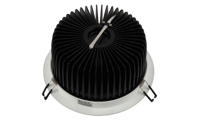 華輝照明專(zhuān)業(yè)LED筒燈廠家，標(biāo)準(zhǔn)的流程與質(zhì)檢程序確保COB筒燈質(zhì)量穩(wěn)定如一。