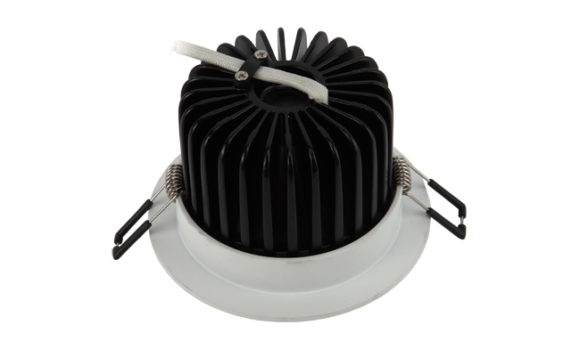 華輝照明專業(yè)LED筒燈廠家，標準的流程與質(zhì)檢程序確保COB筒燈質(zhì)量穩(wěn)定如一。