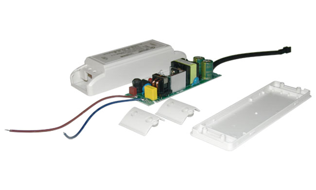 COB筒燈燈體保用5年，驅動保用2年，光源使用30000小時。