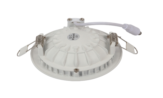 華輝照明專業(yè)LED筒燈廠家,標準的流程與質(zhì)檢程序確保COB筒燈質(zhì)量穩(wěn)定如一。 華輝照明專業(yè)LED筒燈廠家,標準的流程與質(zhì)檢程序確保COB筒燈質(zhì)量穩(wěn)定如一。