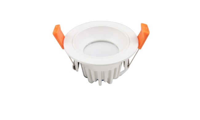 華輝照明LED筒燈驅(qū)動為恒流隔離外置驅(qū)動，便于安裝維護(hù)，與光源板實現(xiàn)完美匹配。