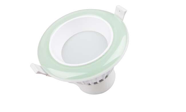 華輝照明專業LED筒燈廠家，標準的流程與質檢程序確保COB筒燈質量穩定如一。