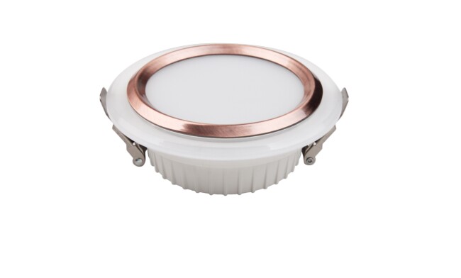 華輝照明LED筒燈驅(qū)動(dòng)為恒流隔離外置驅(qū)動(dòng)，便于安裝維護(hù)，與光源板實(shí)現(xiàn)完美匹配。