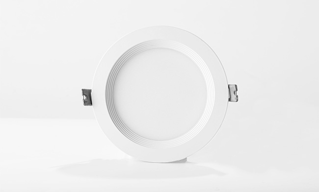 華輝照明成立于1987年，是一家專業(yè)生產(chǎn)LED辦公吊線燈,led面板燈,面板燈廠家,直發(fā)光面板燈，側(cè)發(fā)光面板燈的大型企業(yè)。