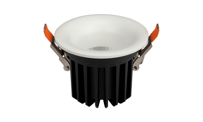 華輝照明LED筒燈驅動為恒流隔離外置驅動，便于安裝維護，與光源板實現完美匹配。